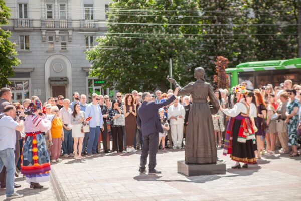 Куряночка забронзовела